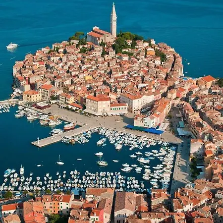 In With Balcony, Air Conditioning, Wifi, Washing Machine 5116-1 * Rovinj