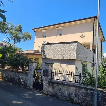 In With Balcony, Air Conditioning, Wifi, Washing Machine 5116-1 * Ρόβινι